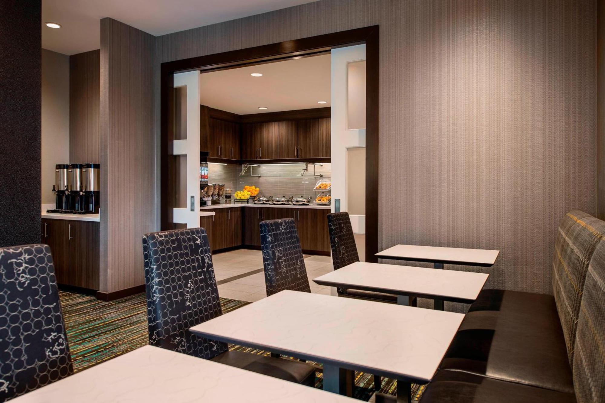 Residence Inn By Marriott Regina Bagian luar foto