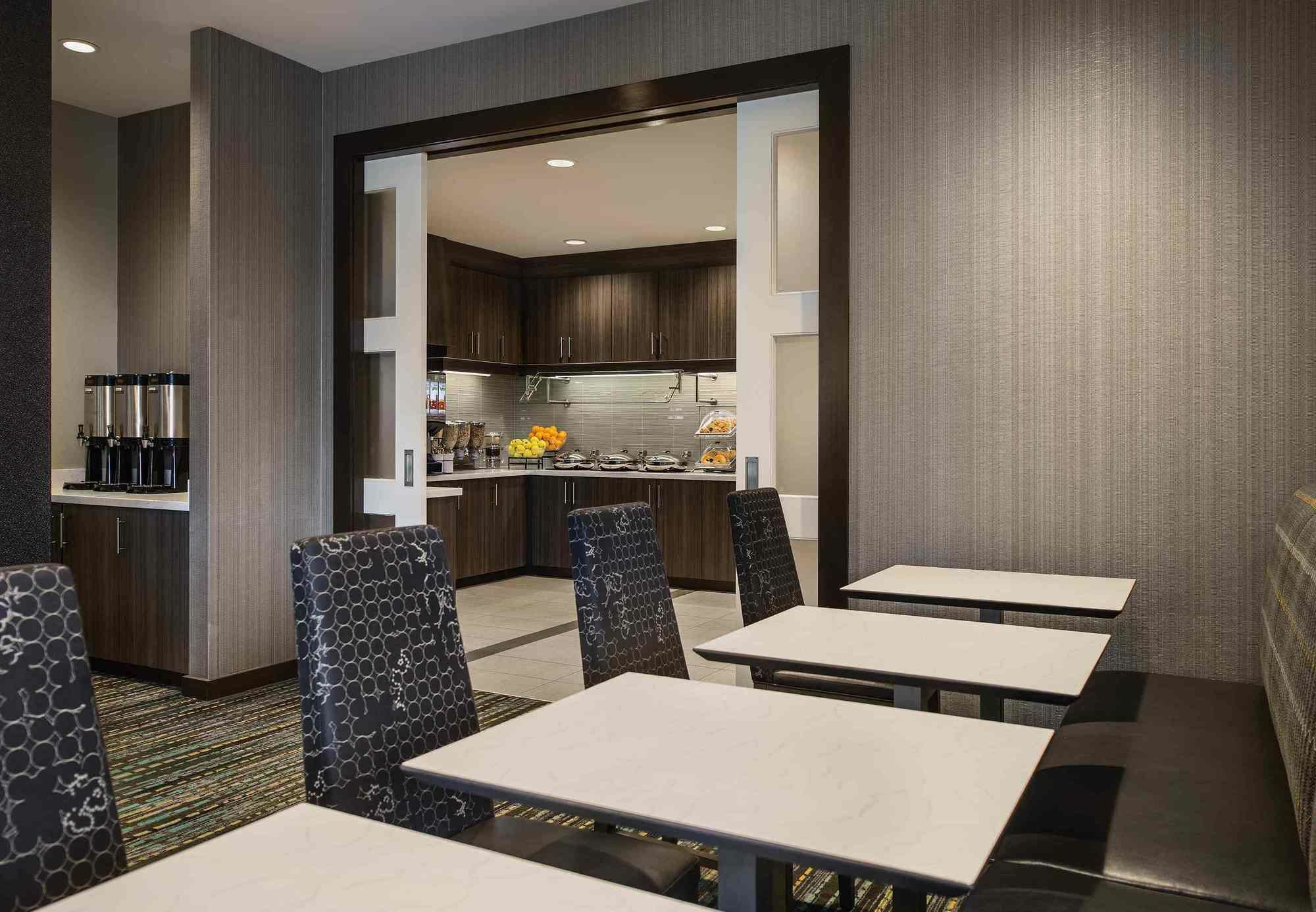 Residence Inn By Marriott Regina Bagian luar foto
